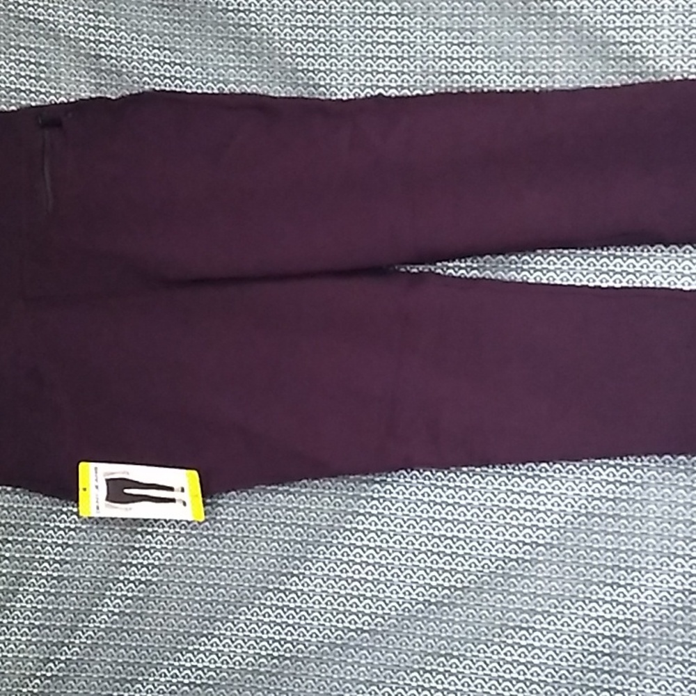 DKNY SIZE SMALL - Picture 3 of 9